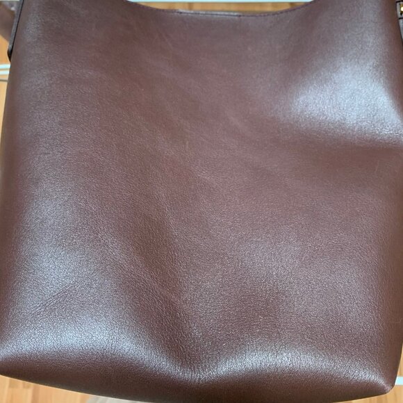 Madewell The Essential Medium Bucket Tote in Chocolate Raisin - Picture 4 of 6